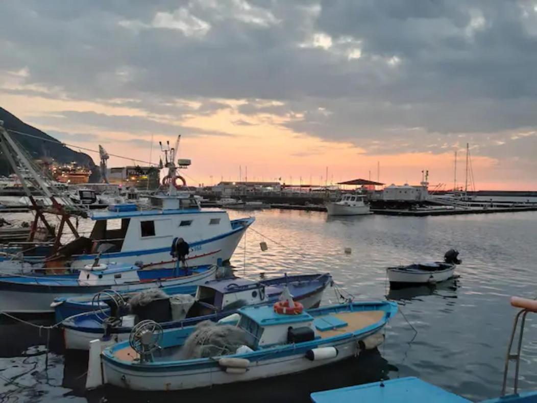 カステッランマーレ・ディ・スタービアCasa Andrea Tra Napoli E Sorrentoアパートメント エクステリア 写真